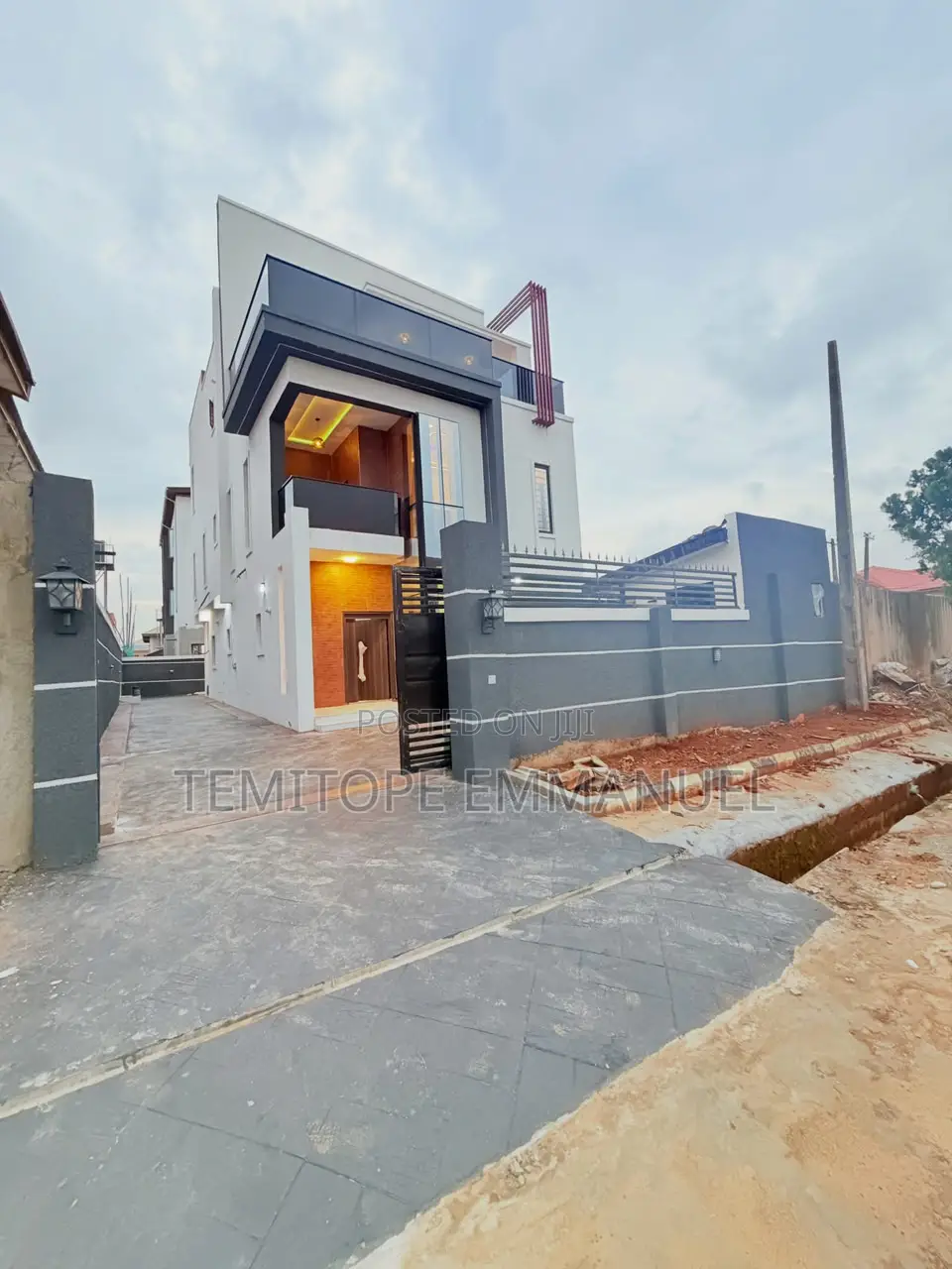Furnished 5bdrm Duplex in GRA Phase 1 for sale in GRA Phase 1
