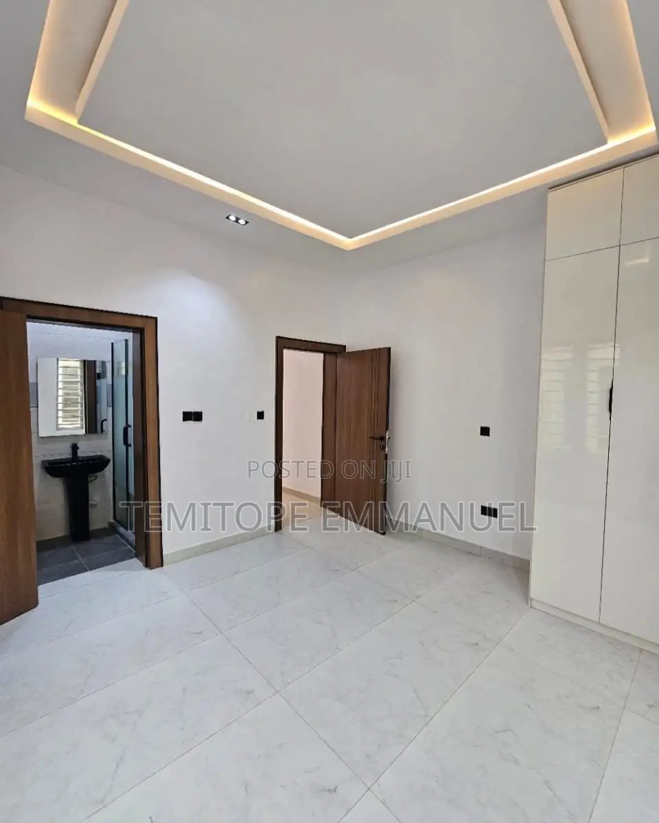 Furnished 5bdrm Duplex in Omole Phase 1 for sale in Omole Phase 1