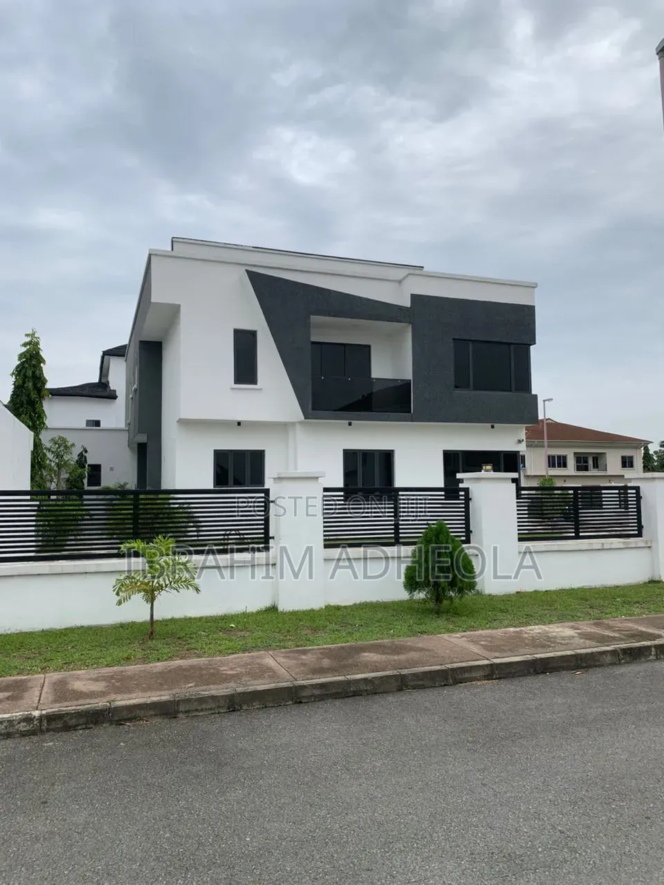 4bdrm Duplex in Royal Garden Estate, Off Lekki-Epe Expressway for sale in Off Lekki-Epe Expressway