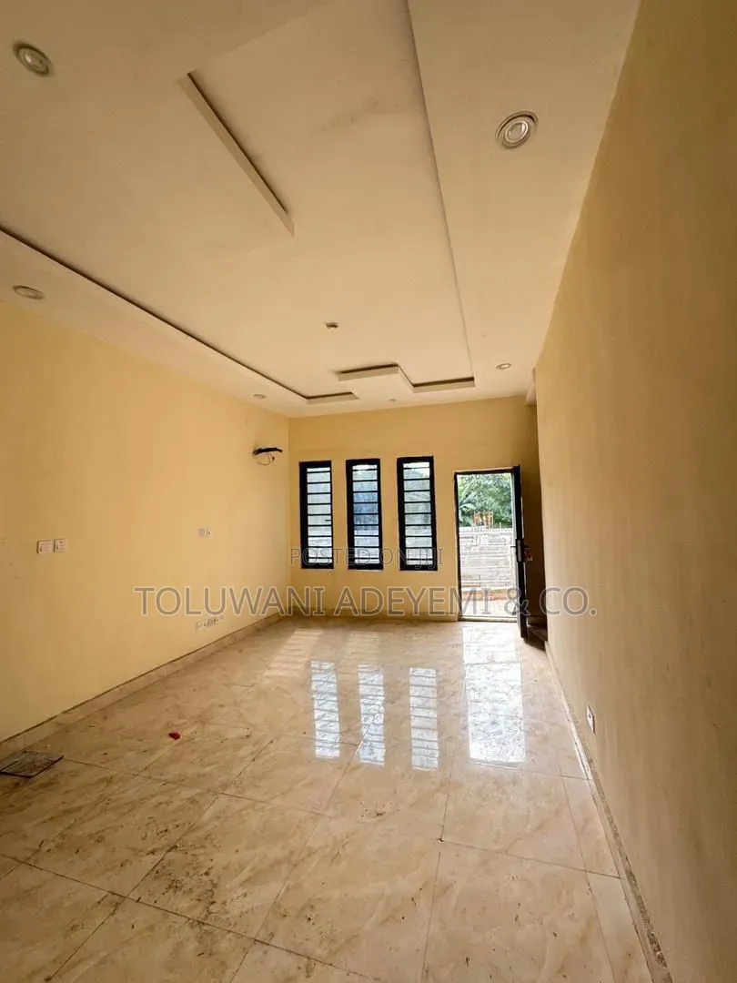 Newly Built 3 Bedroom Flat in Yaba Lagos in Alagomeji