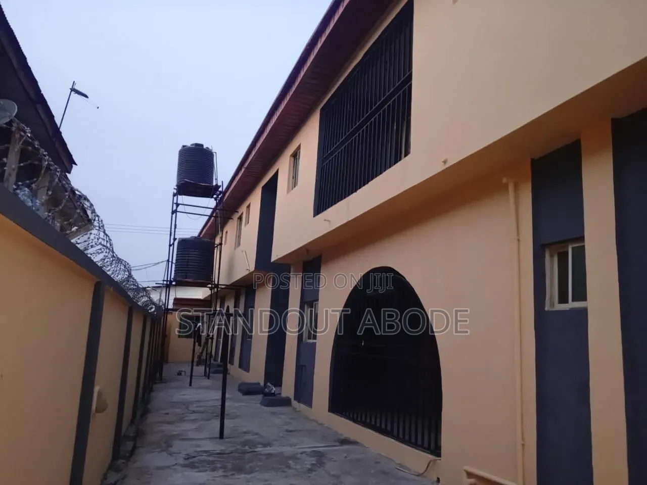 3bdrm Block of Flats in Good Location, Ajayi Road for sale in Ajayi Road