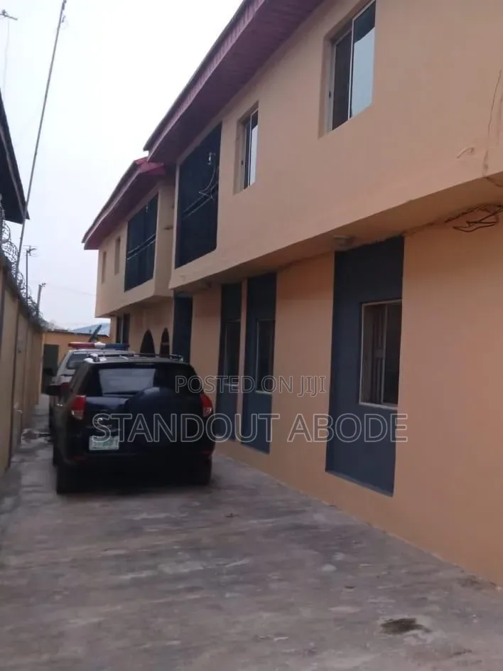 3bdrm Block of Flats in Good Location, Ajayi Road for sale in Ajayi Road
