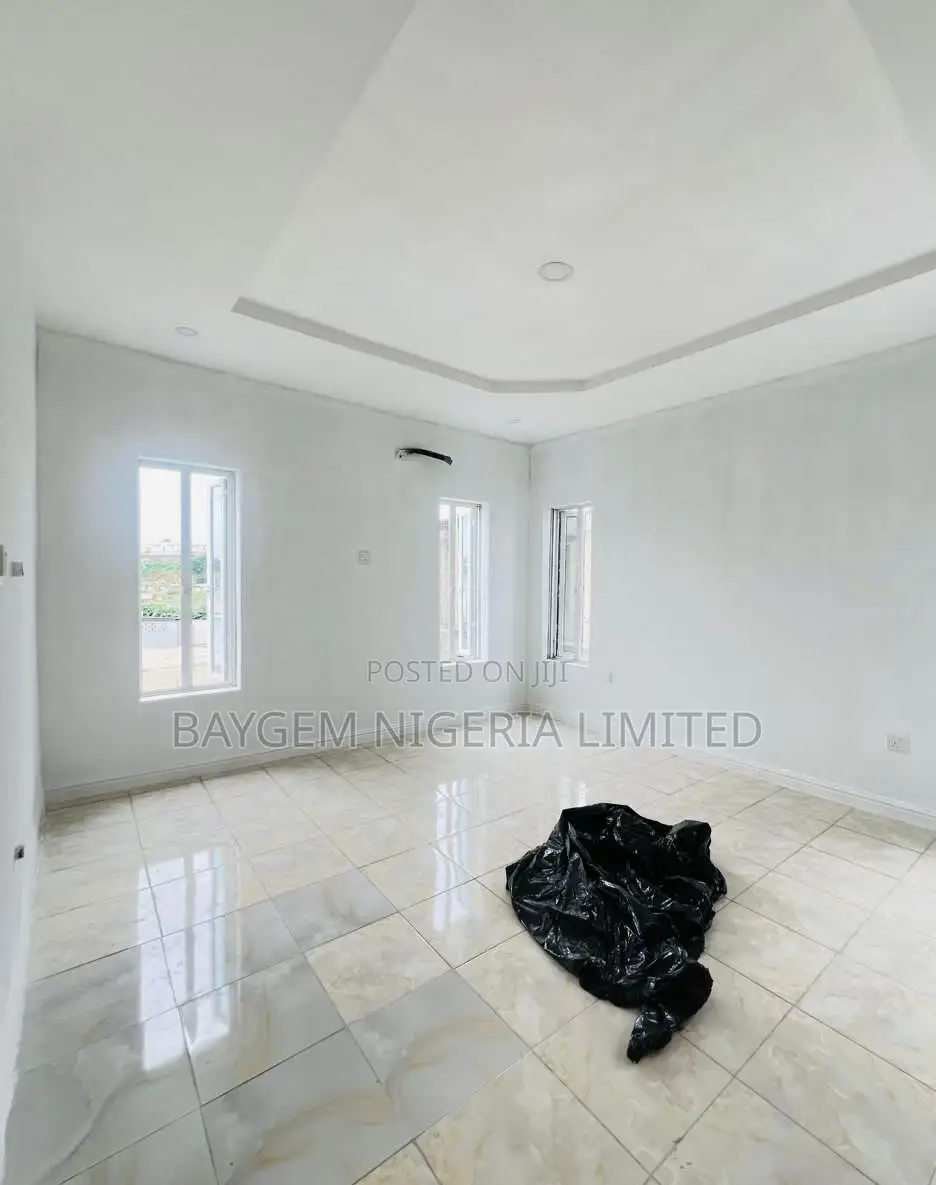 4bdrm Duplex in Mende for sale in Mende