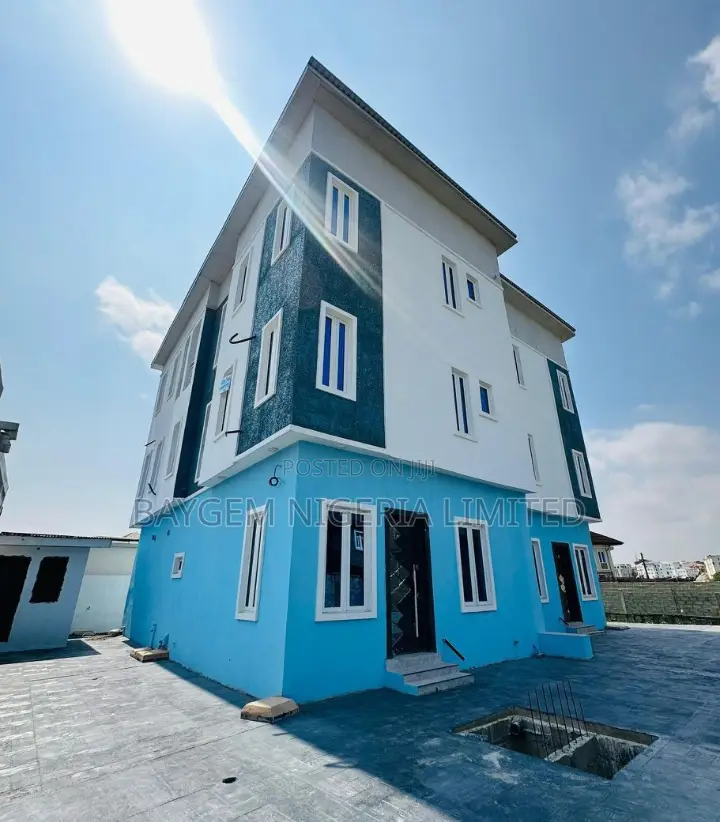 4bdrm Duplex in Mende for sale in Mende