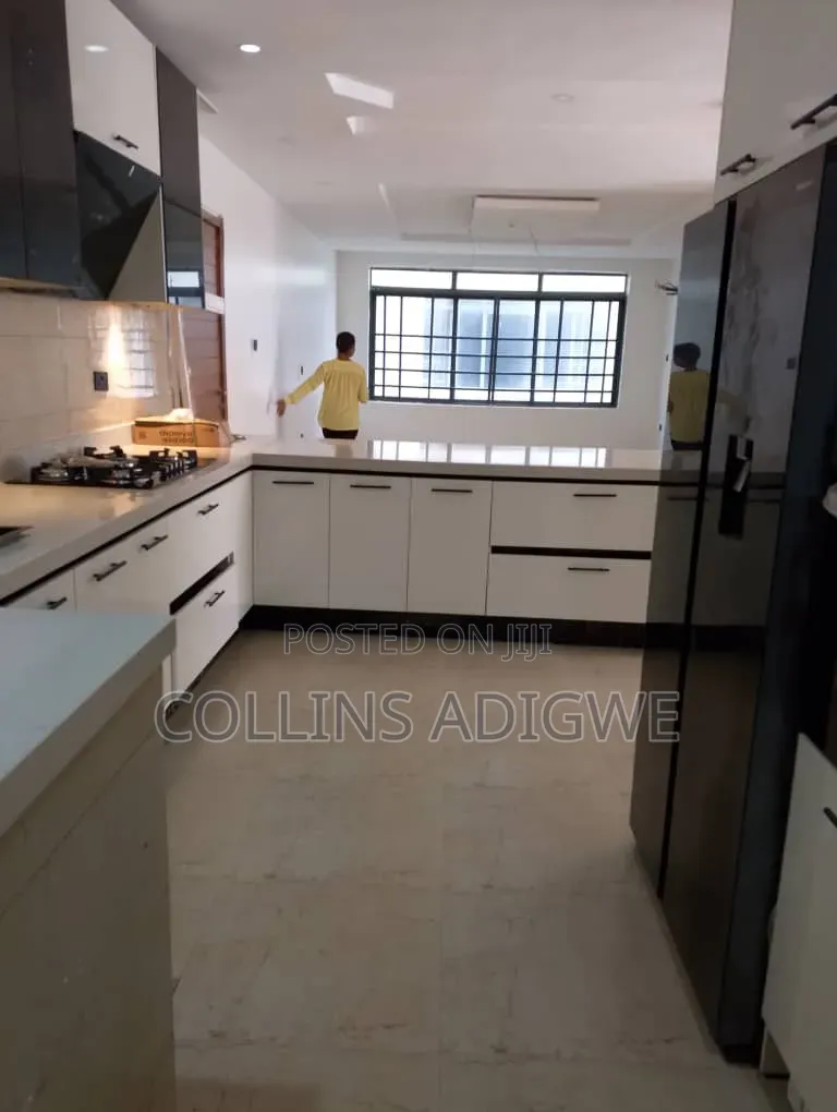 3bdrm Apartment in Vi, Adeola Odeku for sale in Adeola Odeku