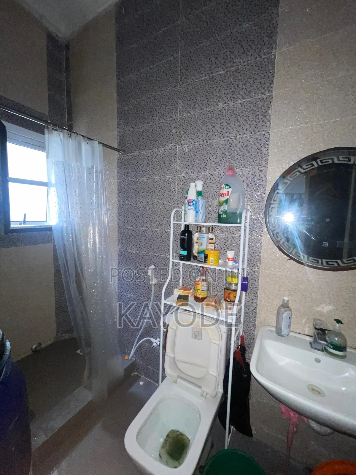 Mini Flat in Chevron for rent in Chevron