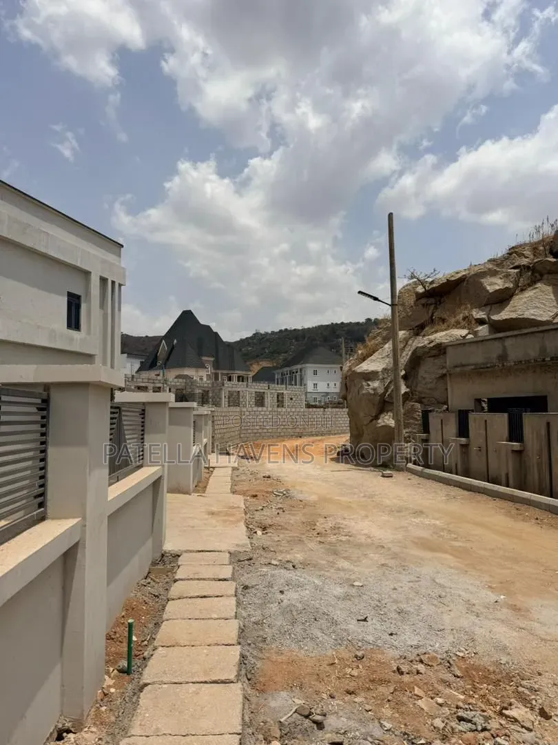 4bdrm Duplex in Dawaki for sale in Dawaki