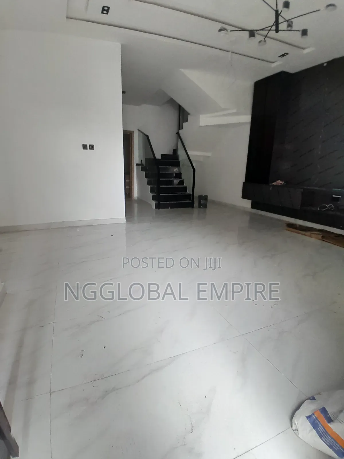 4bdrm Duplex in Royal Pine Estate, Chevron for rent in Chevron
