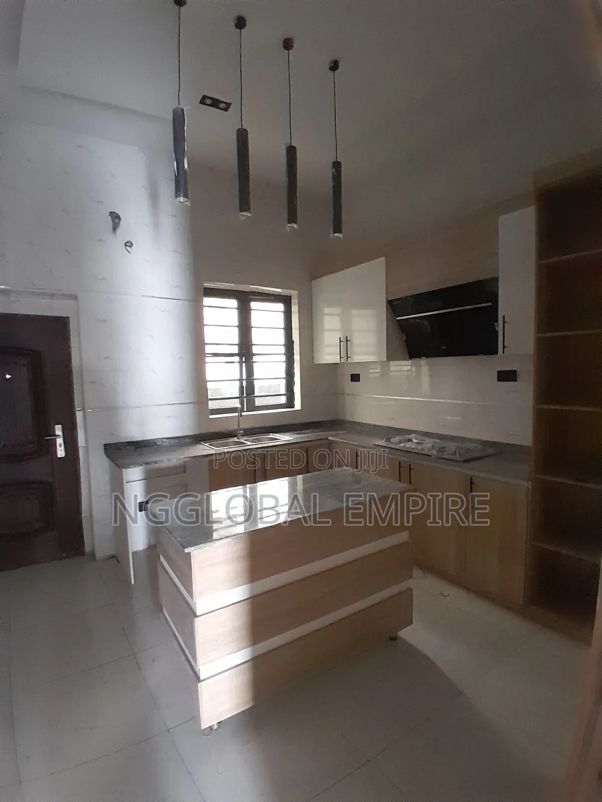 4bdrm Duplex in Royal Pine Estate, Chevron for rent in Chevron