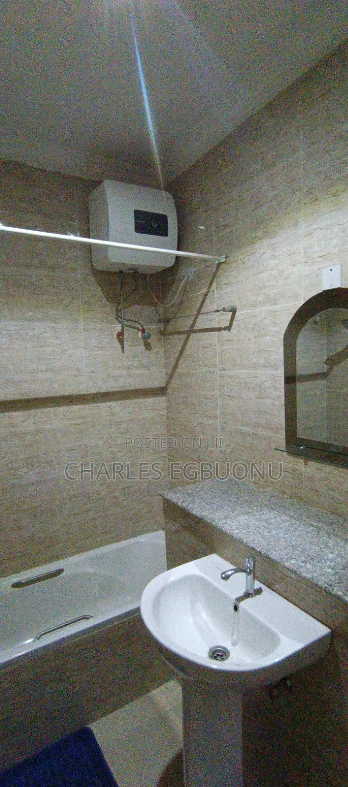 Luxury en-Suite Room in Shared Apartment | Apo | Wi-Fi | 24/7 Light in Guze