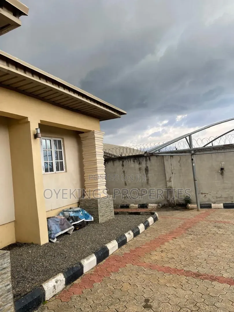 3bdrm Bungalow in Olusoji Junction, Oluyole for sale in Oluyole