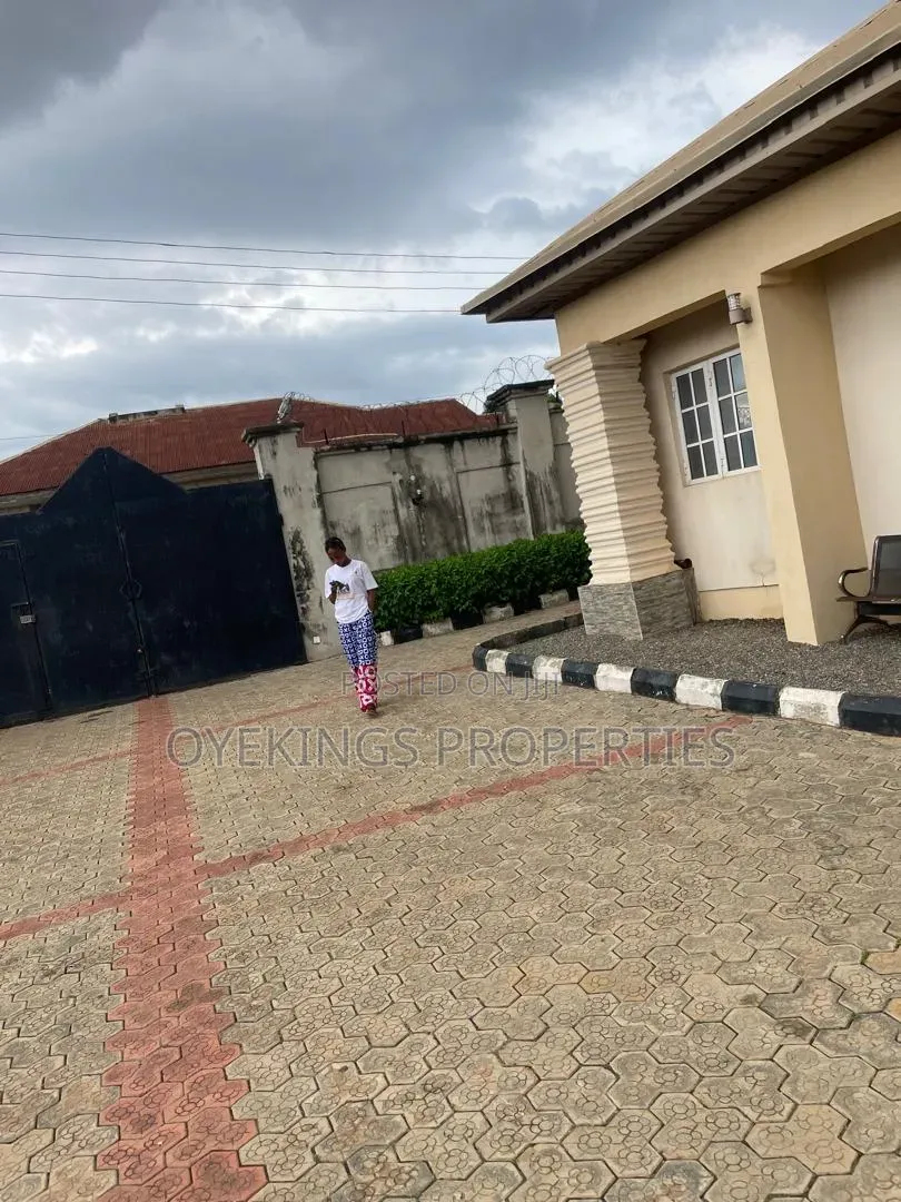 3bdrm Bungalow in Olusoji Junction, Oluyole for sale in Oluyole