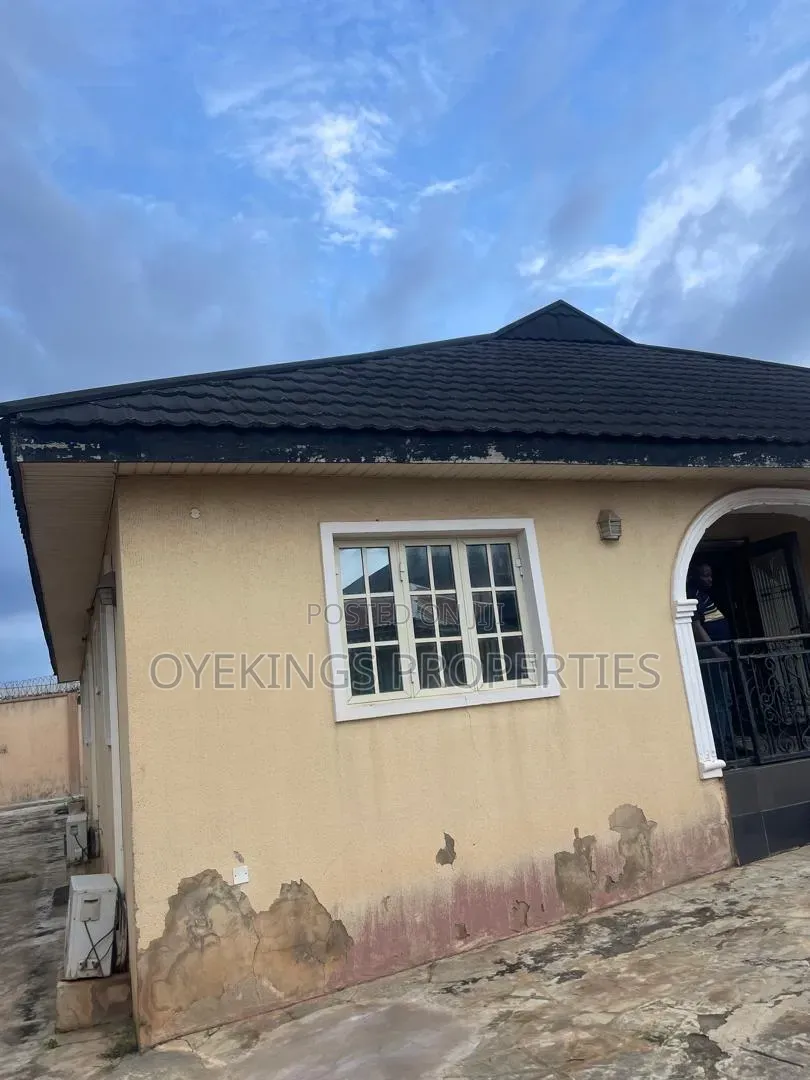 4bdrm Bungalow in Golden Palace, Oluyole for sale in Oluyole
