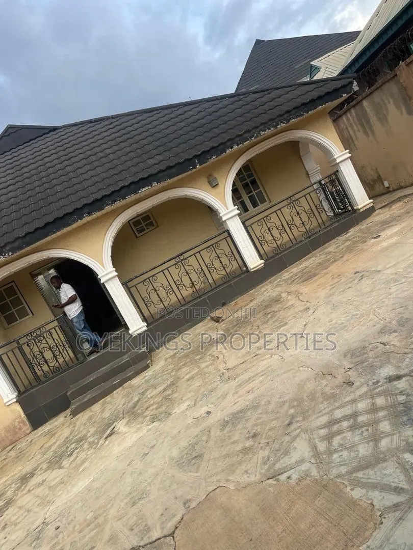 4bdrm Bungalow in Golden Palace, Oluyole for sale in Oluyole