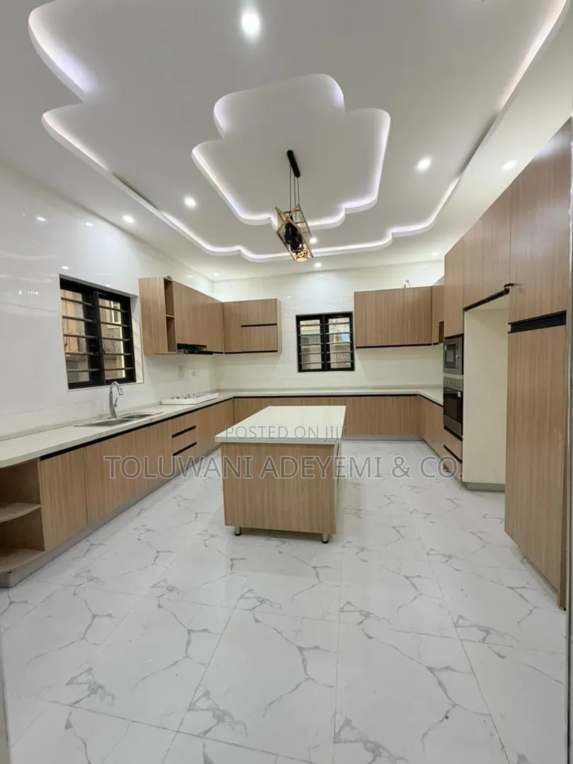 Beautifully Crafted 5 Bedroom Fully Detached Duplex With a Bq, Study in GRA Phase 2 Shangisha