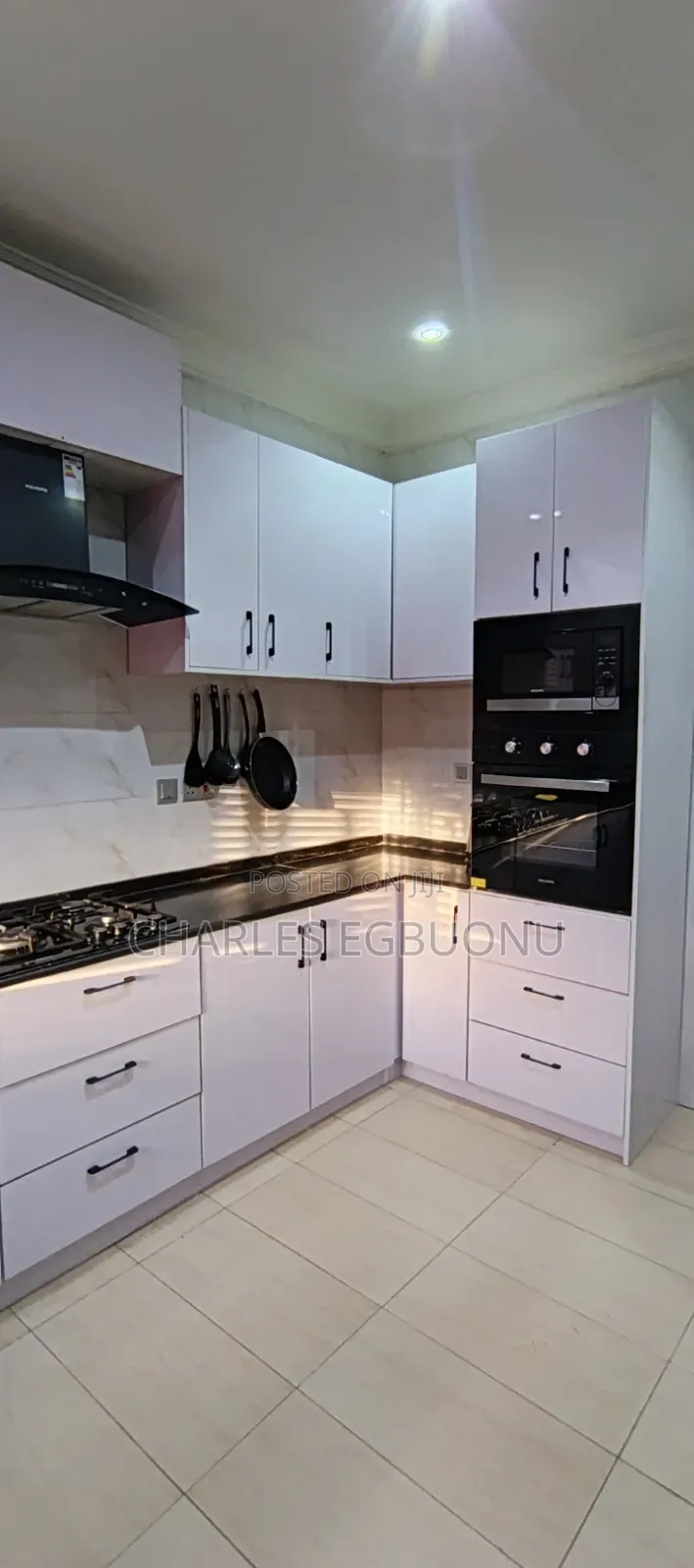Luxury Content Kitchen Studio | Apo | Ac, Wi-Fi, 24/7 Power in Guze