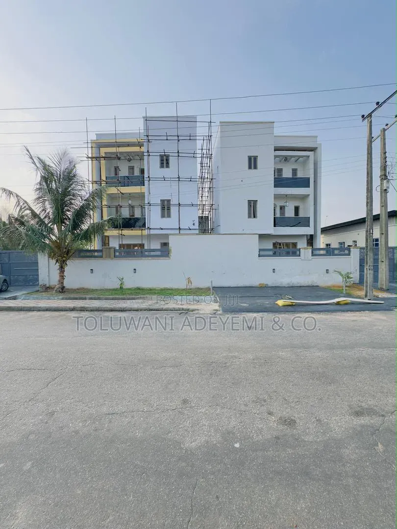 5 Bedroom Detached Duplex With Bq in GRA Phase 2 Shangisha