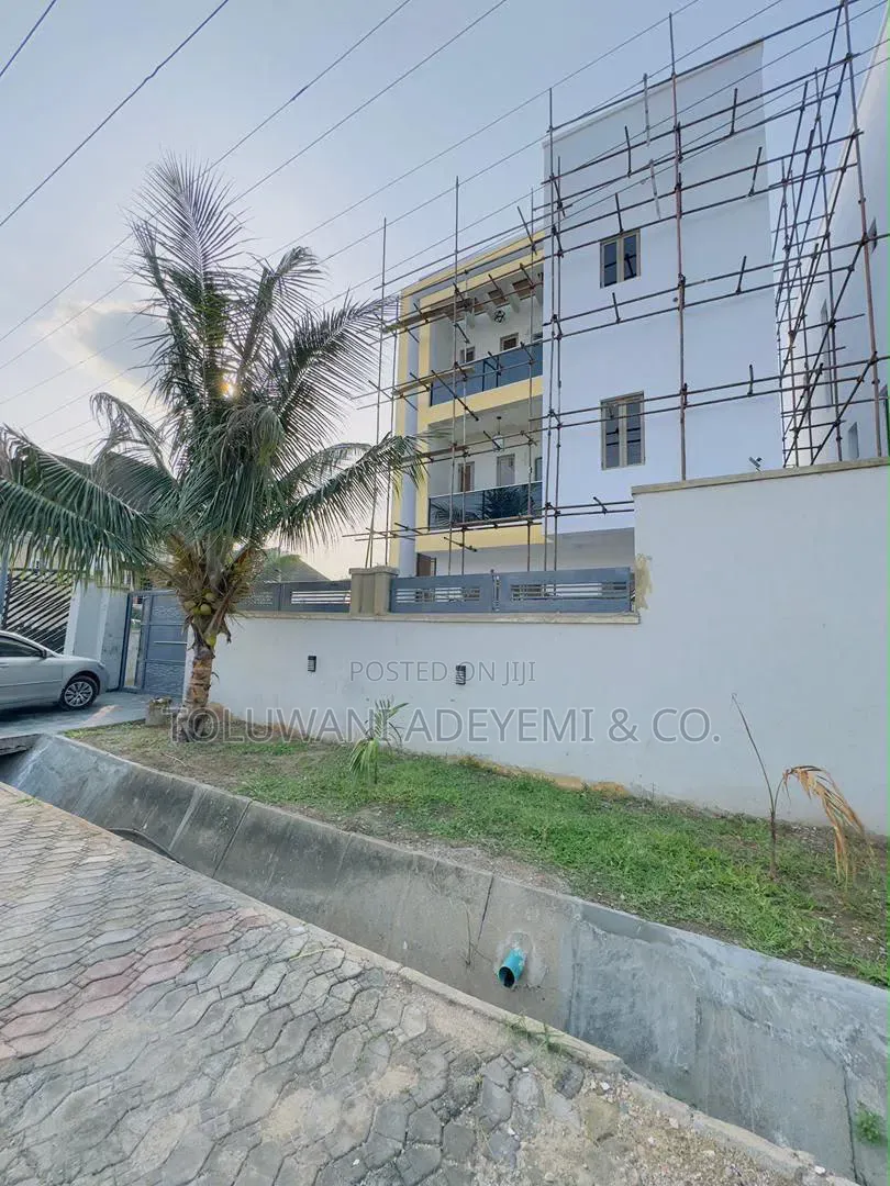 5 Bedroom Detached Duplex With Bq in GRA Phase 2 Shangisha