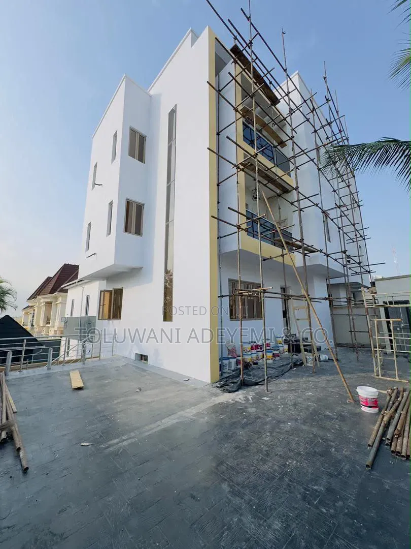 5 Bedroom Detached Duplex With Bq in GRA Phase 2 Shangisha