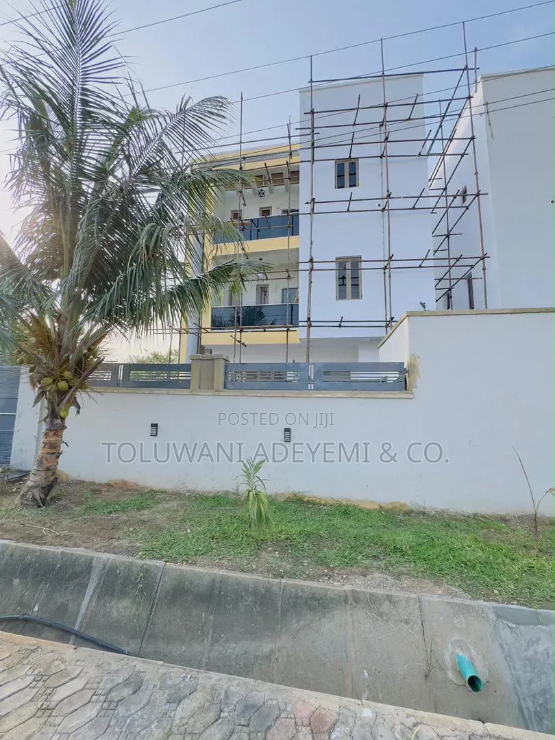 5 Bedroom Detached Duplex With Bq in GRA Phase 2 Shangisha