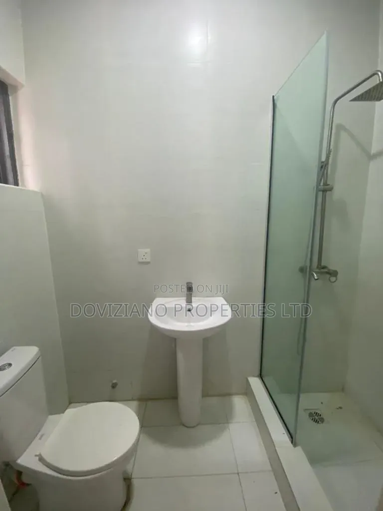 4bdrm Duplex in Agungi for rent in Agungi