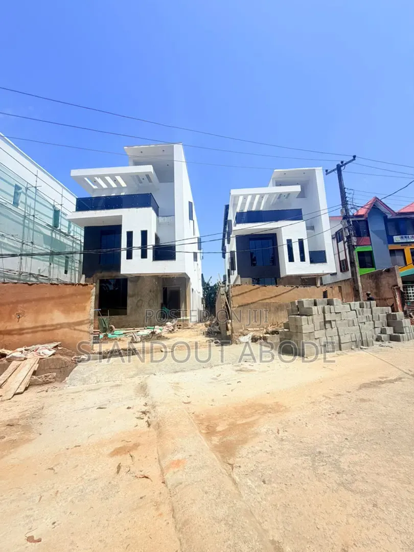 5bdrm Duplex in In An Estate, Adeniyi Jones for sale in Adeniyi Jones