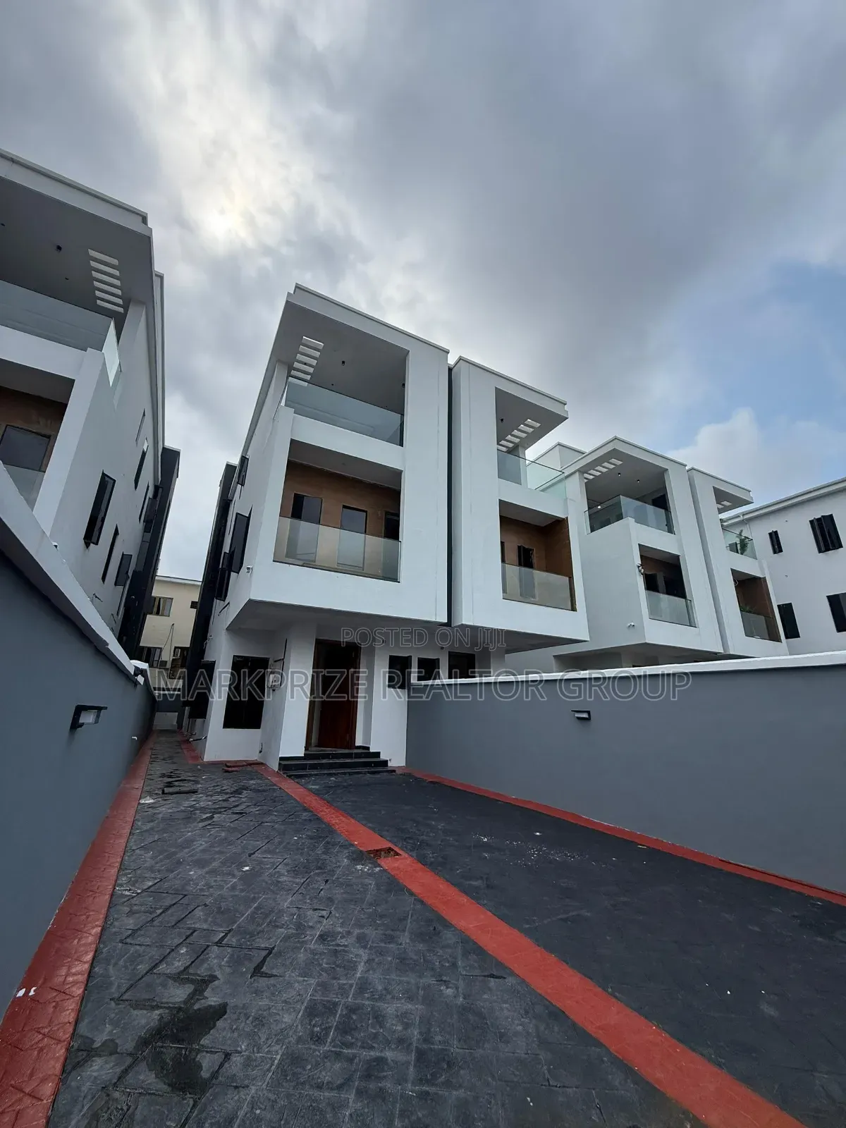 4bdrm Duplex in Ogudu Gra 1 Lagos for sale in Ogudu GRA