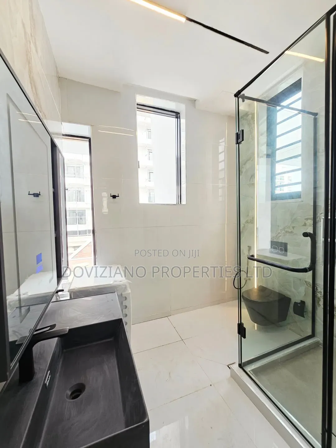 5bdrm Duplex in Lekki Phase 1 for sale in Lekki Phase 1