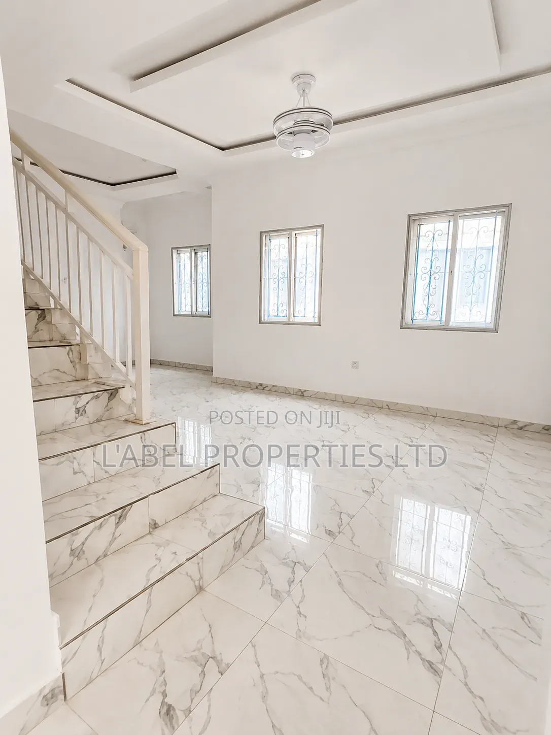 3bdrm Block of Flats in Along Voice Of, Sabon Lugbe for rent in Sabon Lugbe