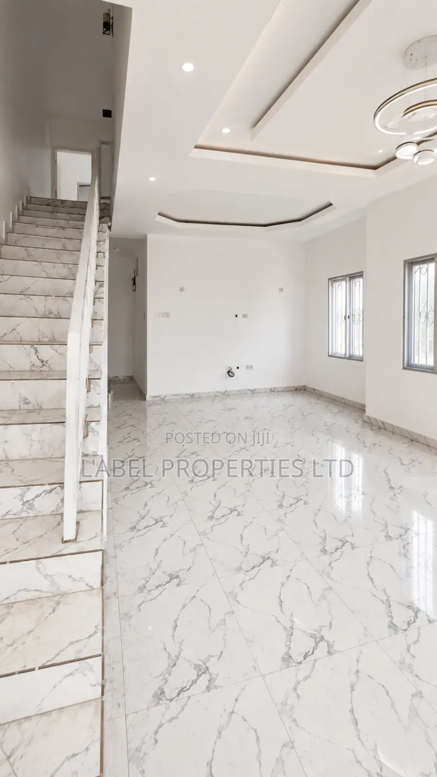 3bdrm Block of Flats in Along Voice Of, Sabon Lugbe for rent in Sabon Lugbe