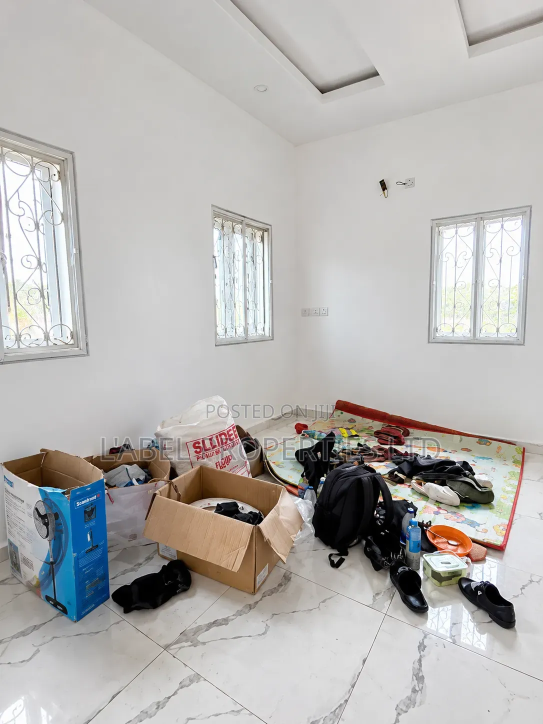 3bdrm Block of Flats in Along Voice Of, Sabon Lugbe for rent in Sabon Lugbe
