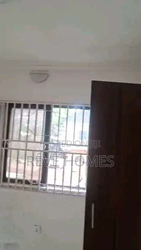 3bdrm Block of Flats in Adekunle for rent in Adekunle