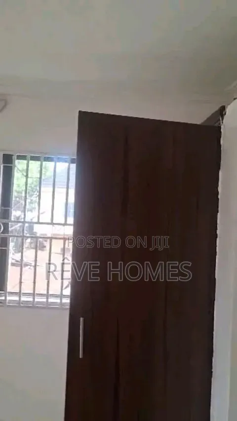 3bdrm Block of Flats in Adekunle for rent in Adekunle