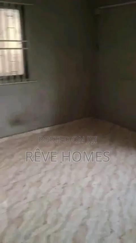 3bdrm Block of Flats in Adekunle for rent in Adekunle