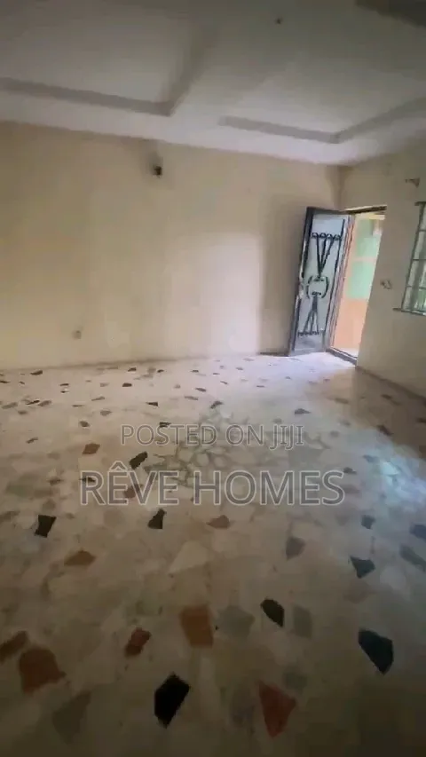 3bdrm Block of Flats in Soluyi for rent in Soluyi