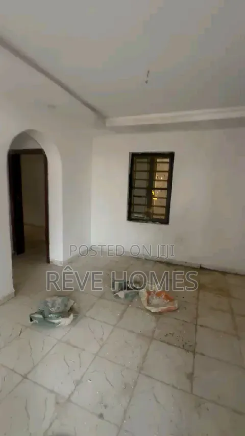 2bdrm Block of Flats in Soluyi for rent in Soluyi