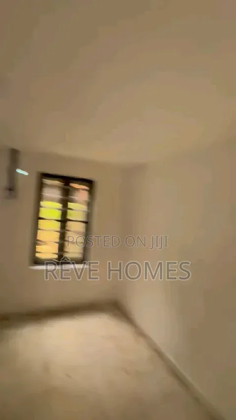 2bdrm Block of Flats in Soluyi for rent in Soluyi