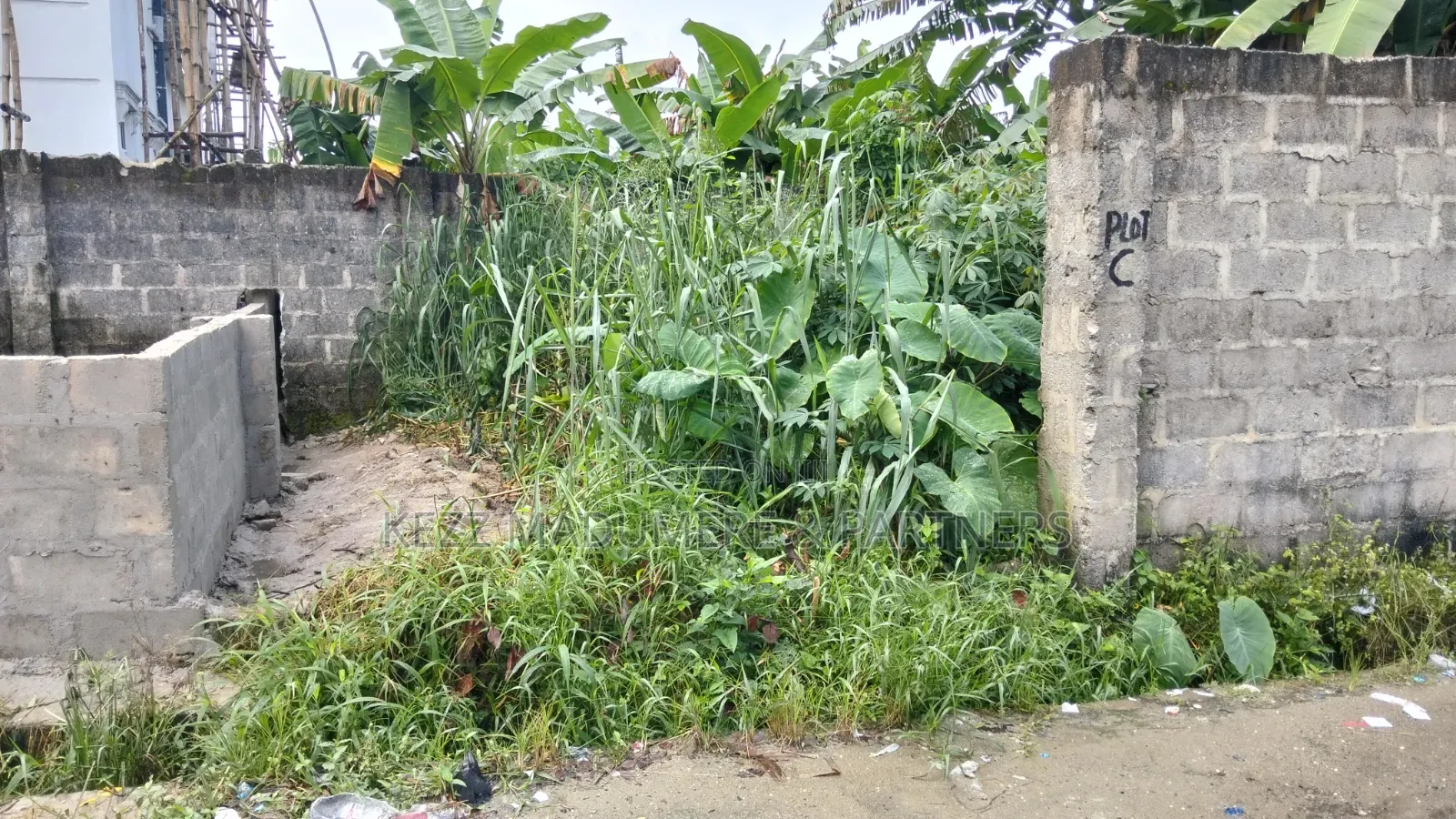 For Sale : 2 Plots at Mummy Junction , by Mopol 19 , Stadium Rd,Ph in New Layout
