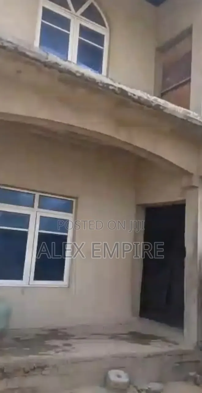 5bdrm Duplex in Lakeview, Amuwo-Odofin for sale in Amuwo-Odofin