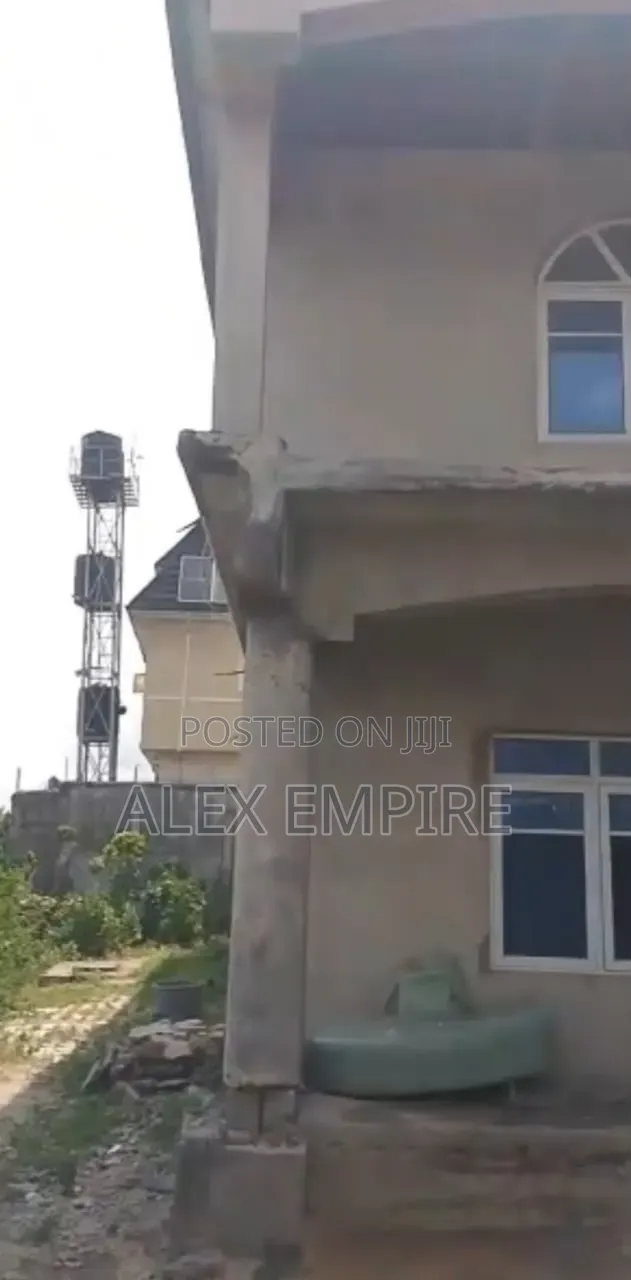 5bdrm Duplex in Lakeview, Amuwo-Odofin for sale in Amuwo-Odofin