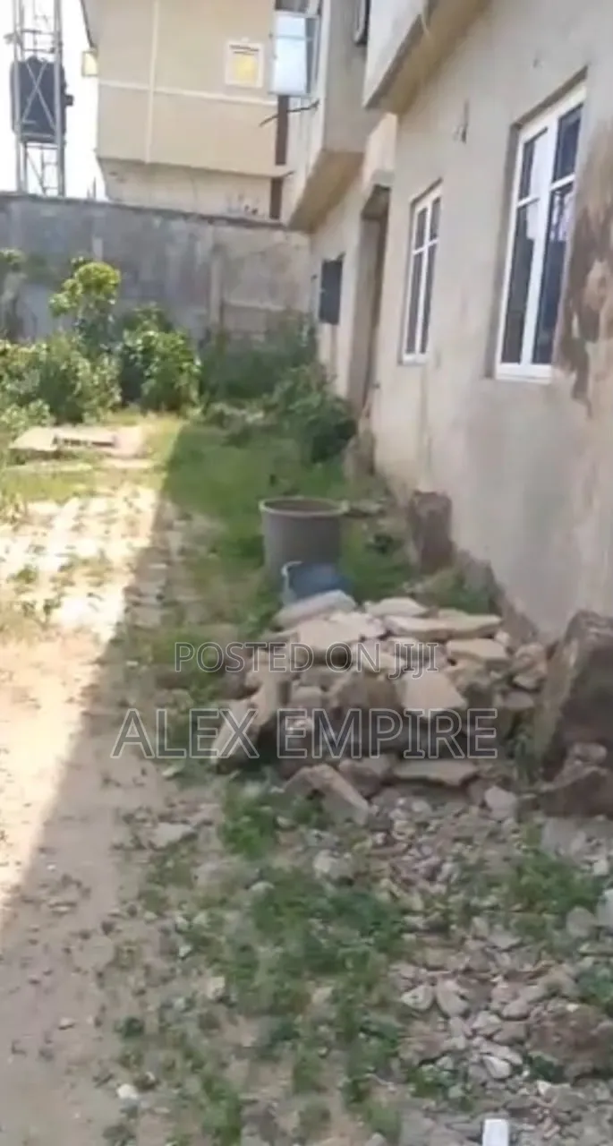 5bdrm Duplex in Lakeview, Amuwo-Odofin for sale in Amuwo-Odofin
