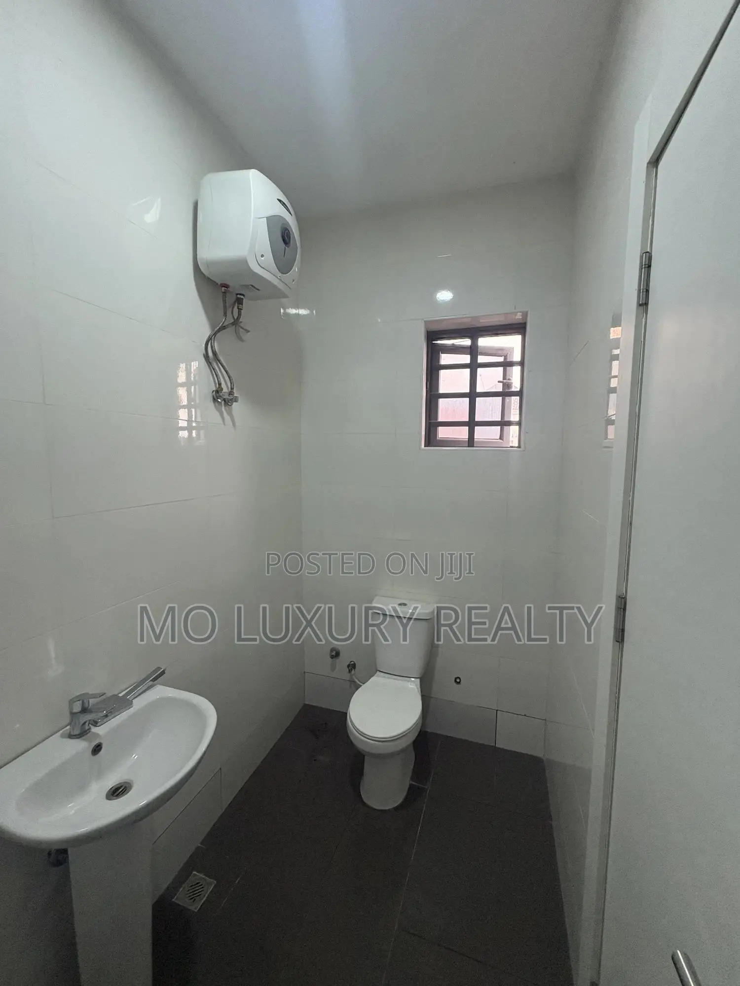 3bdrm Apartment in Ikate for sale in Ikate