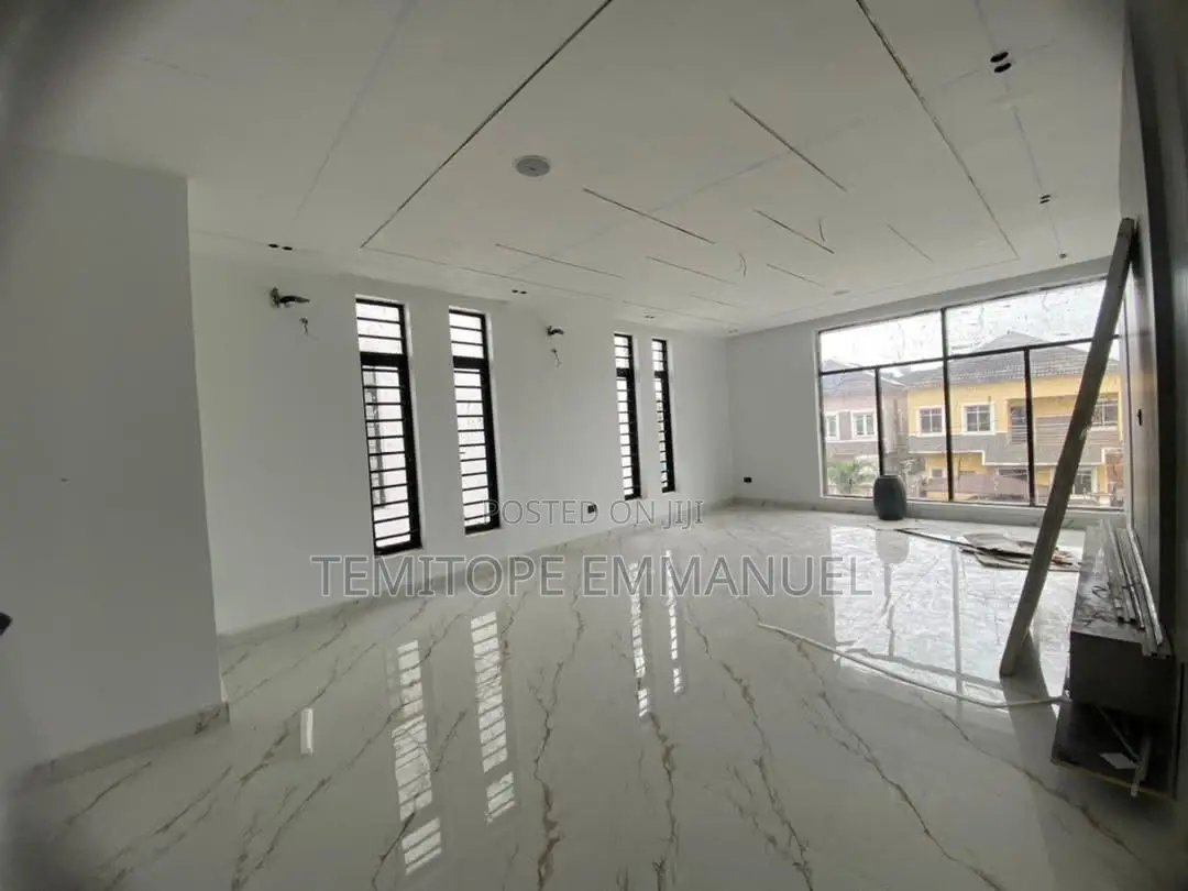 Furnished 3bdrm Duplex in Lekki for sale in Lekki