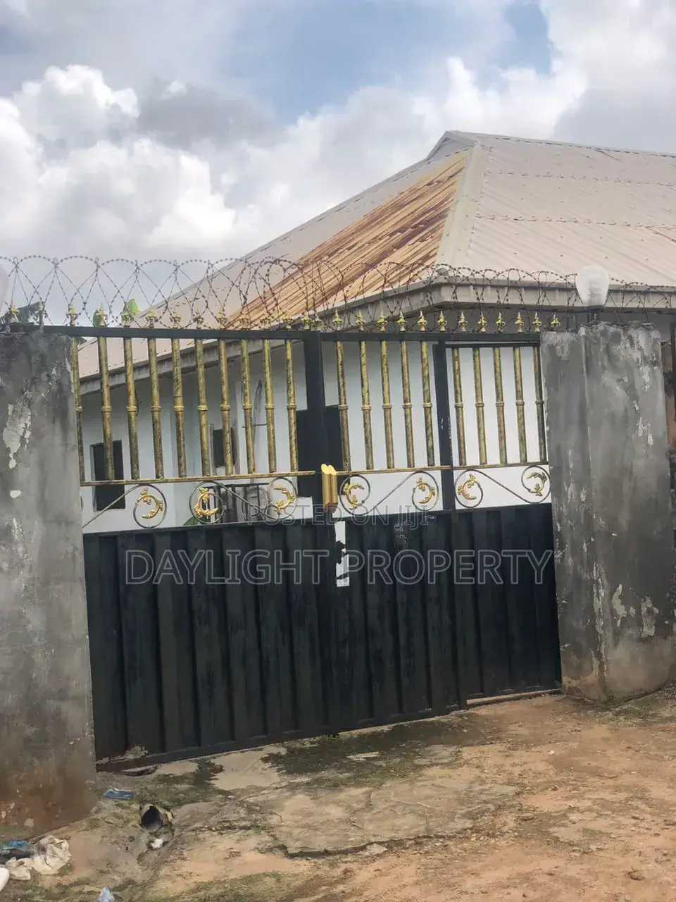 3bdrm Block of Flats in Daylight Property, Benin City for sale in Benin City