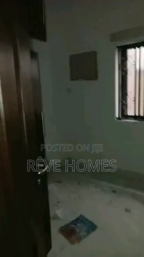 3bdrm Block of Flats in Alagomeji for rent in Alagomeji