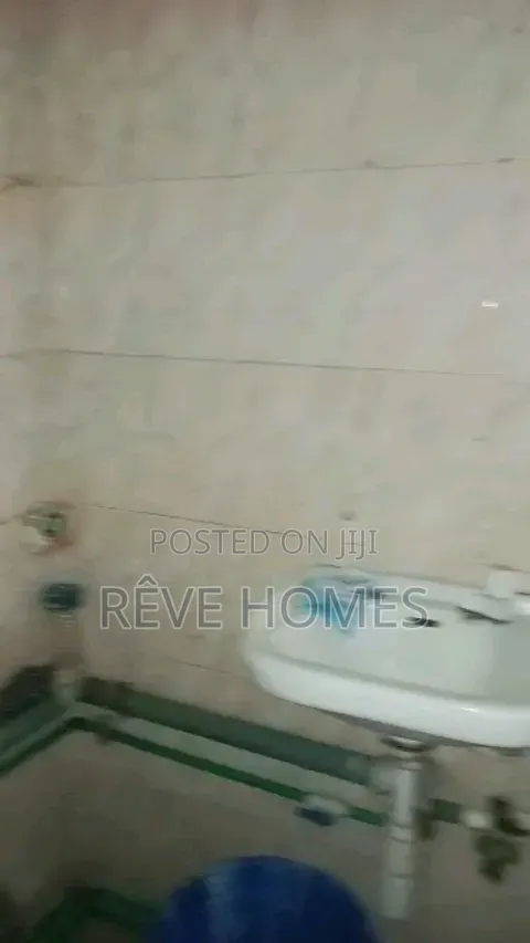 3bdrm Block of Flats in Alagomeji for rent in Alagomeji