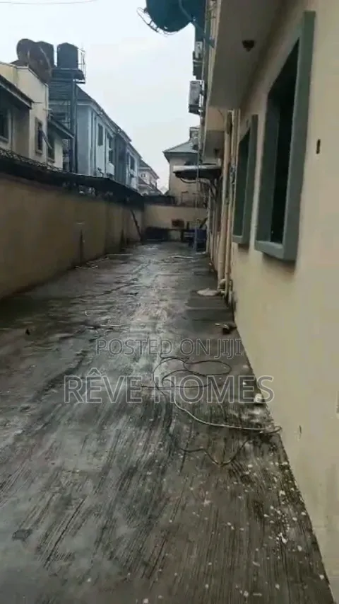 3bdrm Block of Flats in Alagomeji for rent in Alagomeji