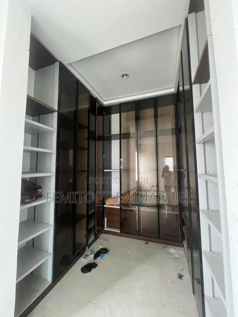 Furnished 4bdrm Duplex in GRA Phase 1 for sale in GRA Phase 1