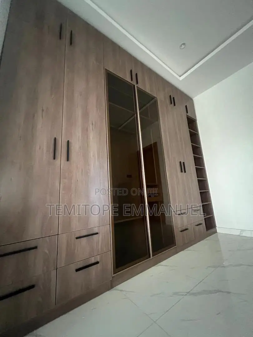 Furnished 5bdrm House in Omole Phase 2 for sale in Omole Phase 2