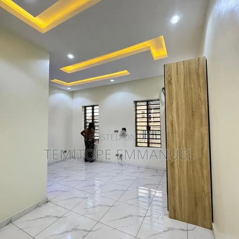 Furnished 4bdrm Duplex in Ebute Metta for sale in Ebute Metta